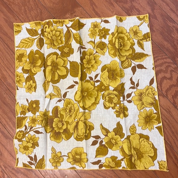 Vintage Table Napkins- Cream with Yellow and Gold Floral Print - Set of 6 - Picture 1 of 6